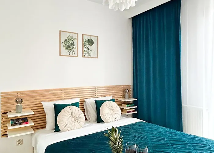 Lumina Stylish 3-Room Apart With Balcony
