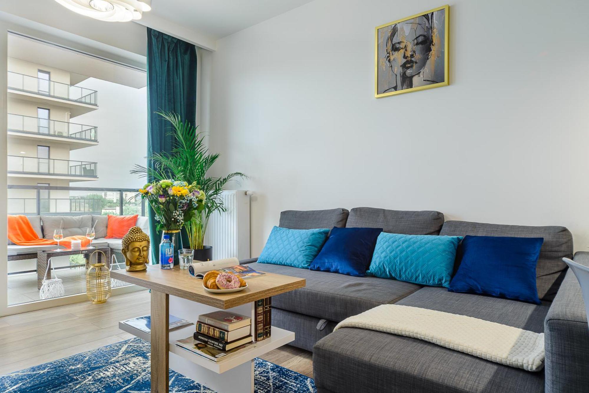 Lumina Stylish 3-room With Balcony *
