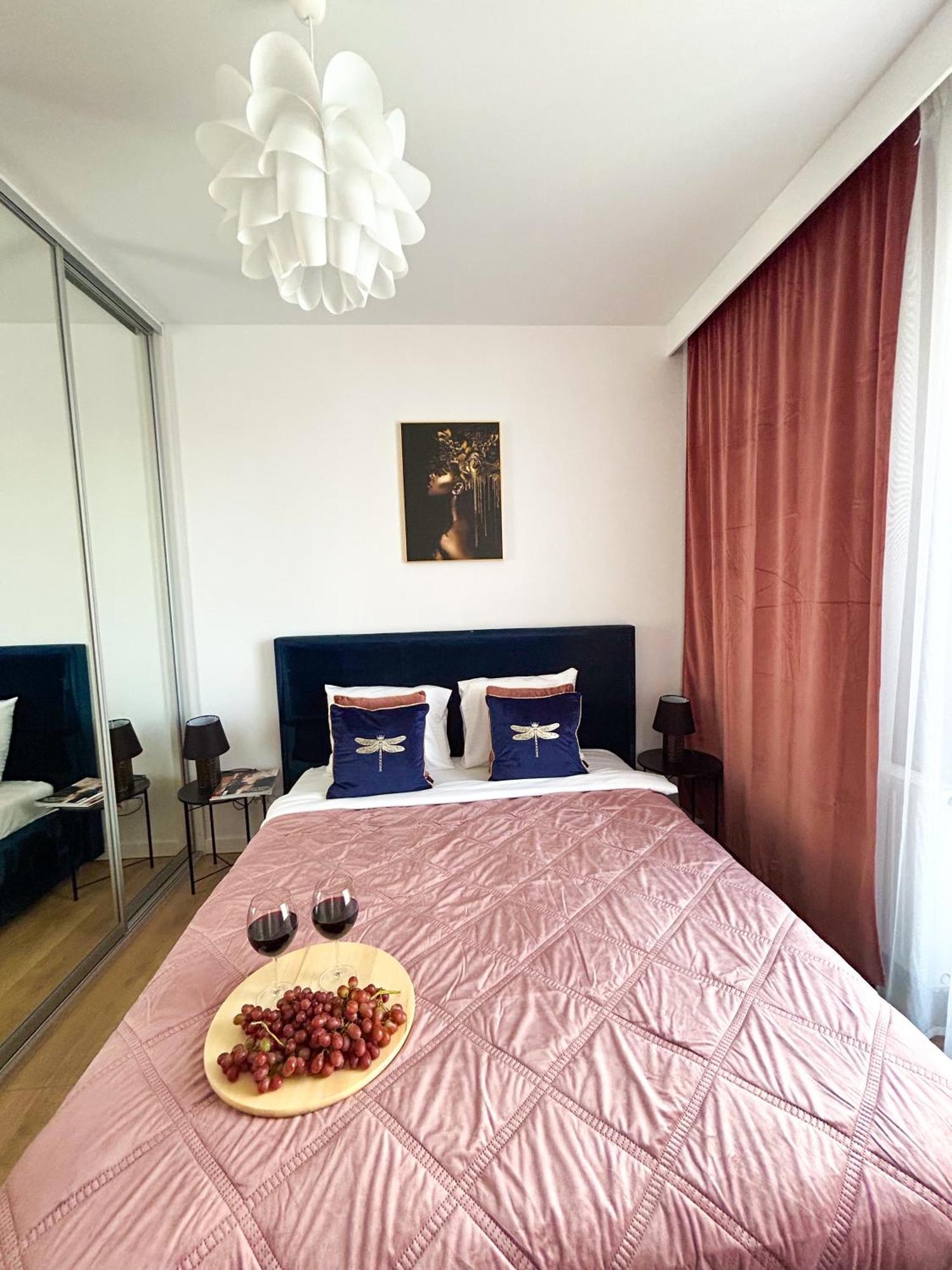 Apartment Lumina Stylish 3-room With Balcony *