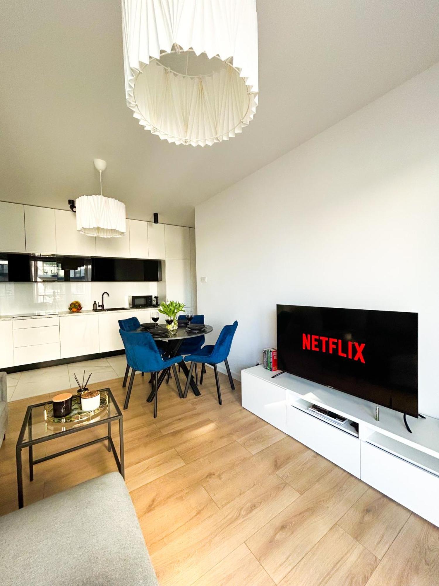 Lumina Stylish 3-room With Balcony Apartment Lodz (Lodz)