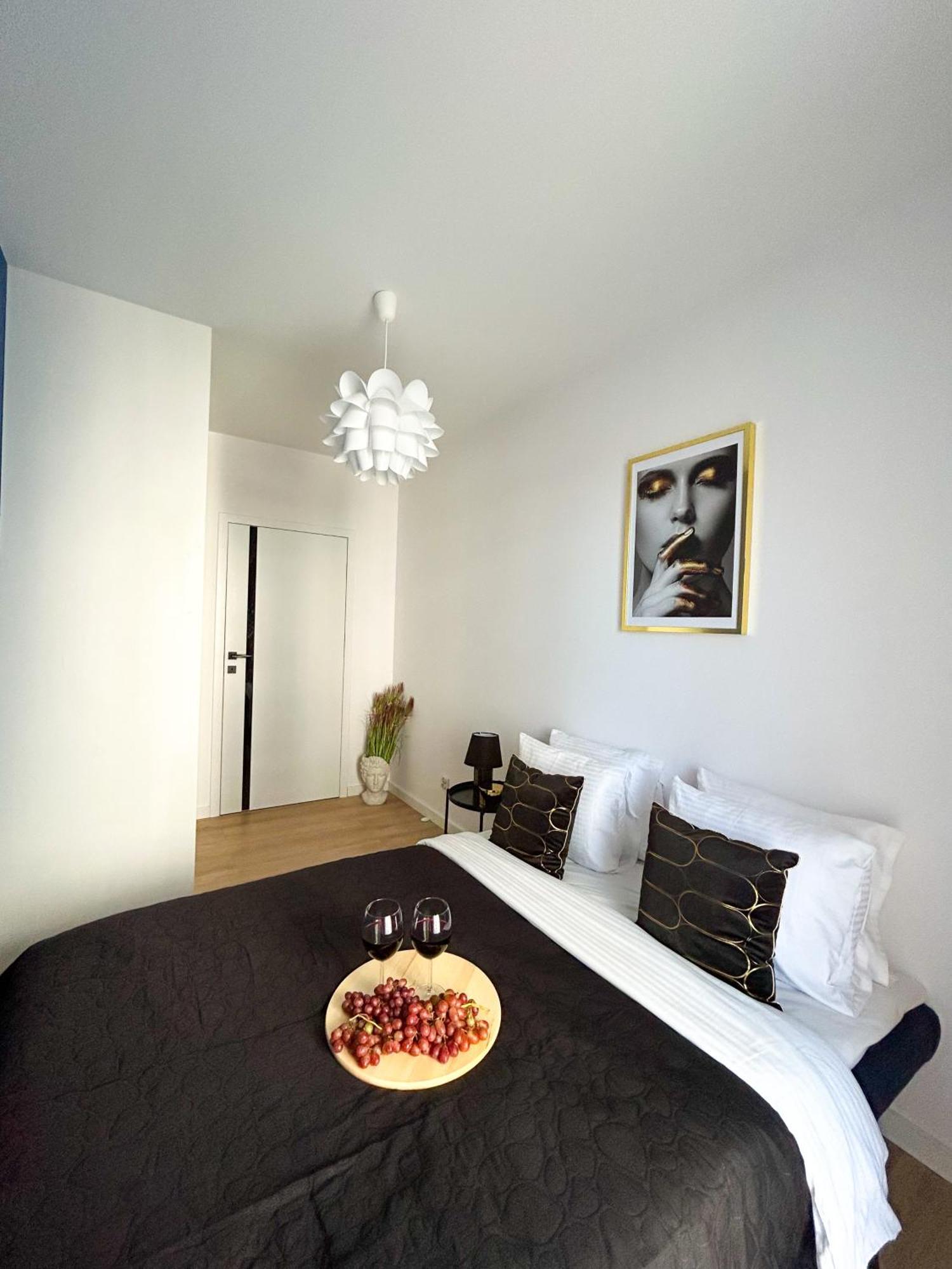 Lumina Stylish 3-room With Balcony *