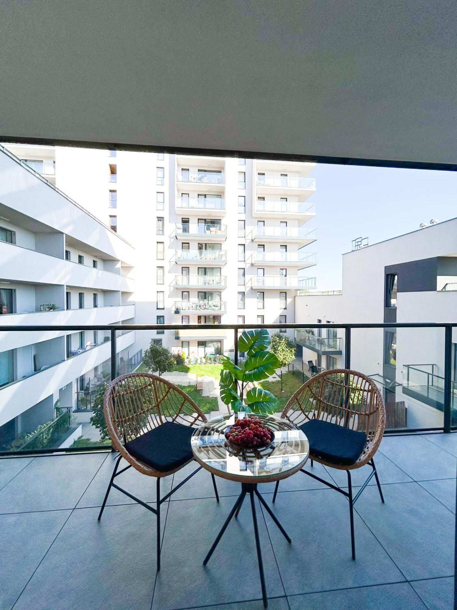 Lumina Stylish 3-room With Balcony Apartment