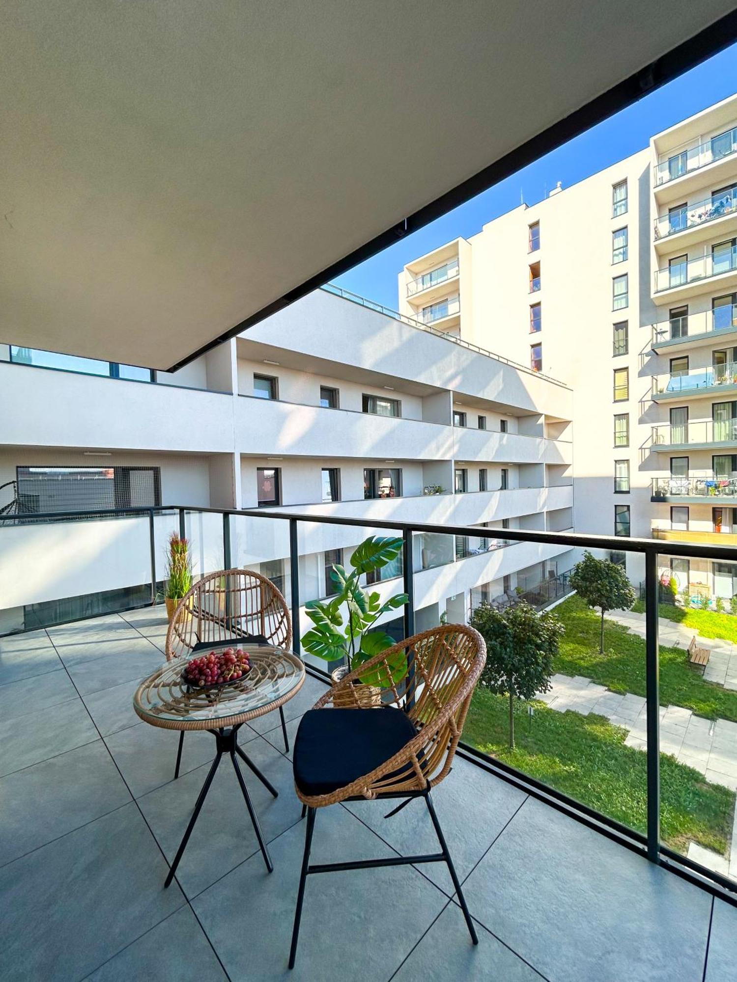 Apartment Lumina Stylish 3-room With Balcony