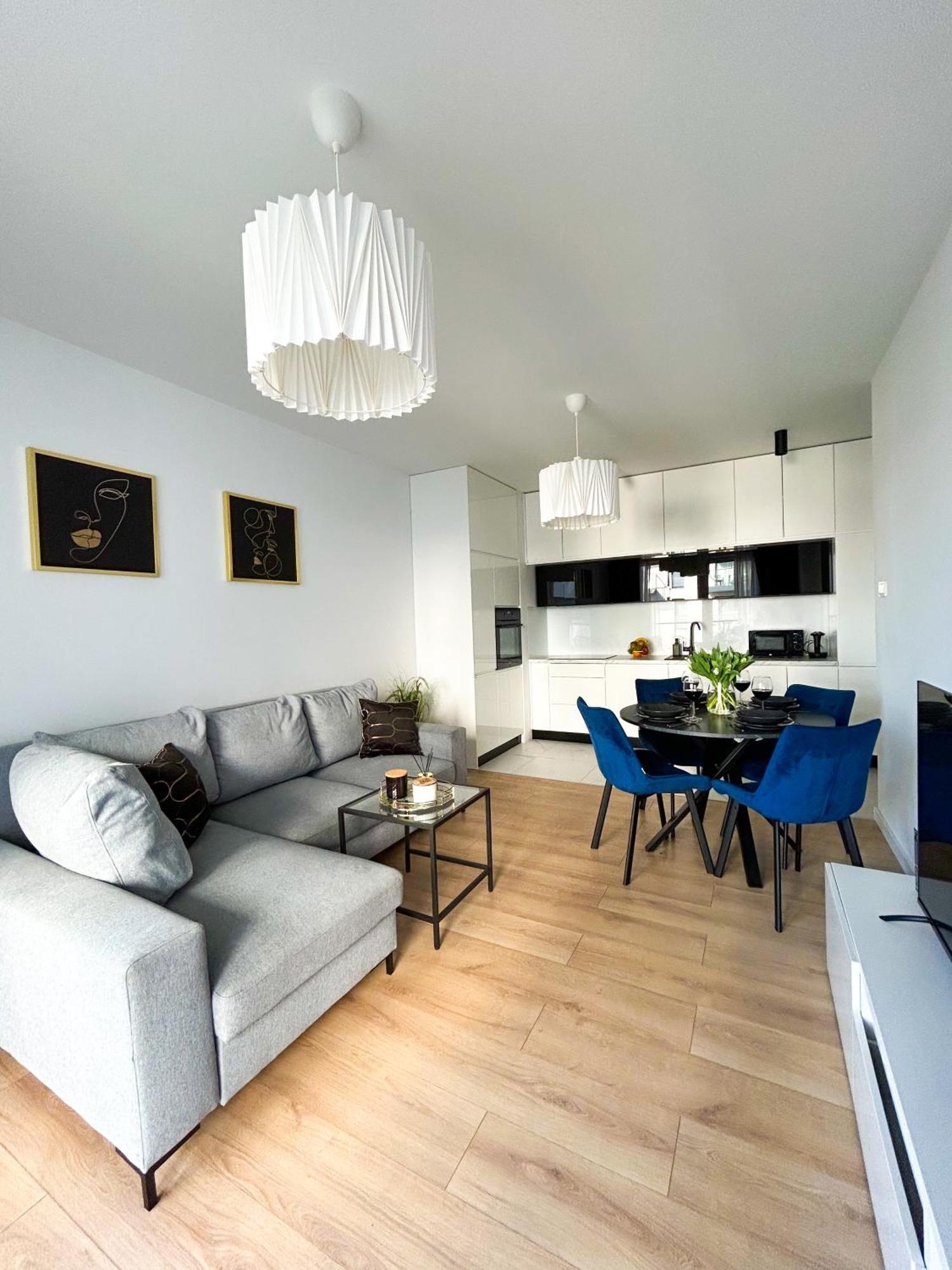 Apartment Lumina Stylish 3-room With Balcony *