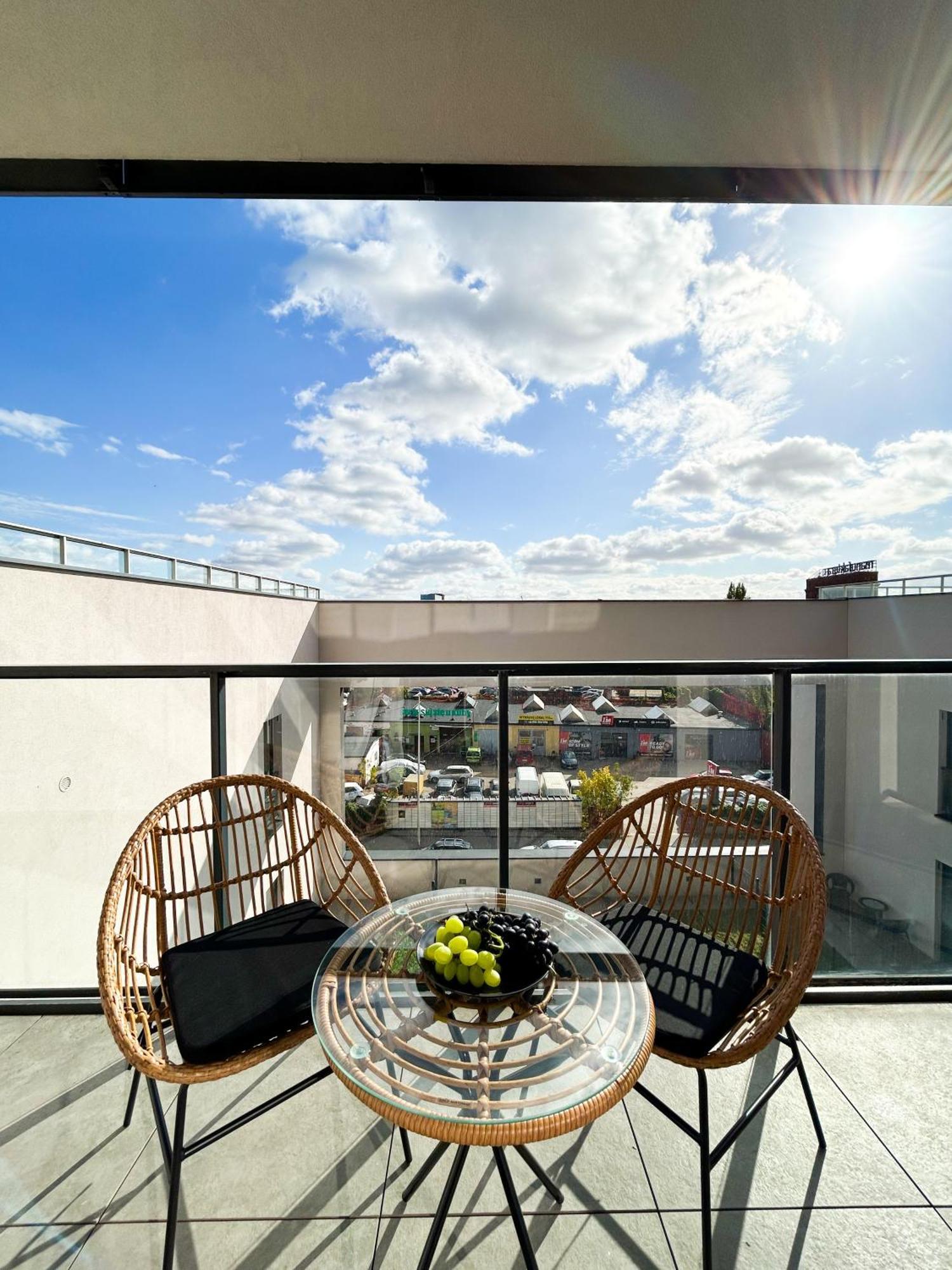 Lumina Stylish 3-room With Balcony