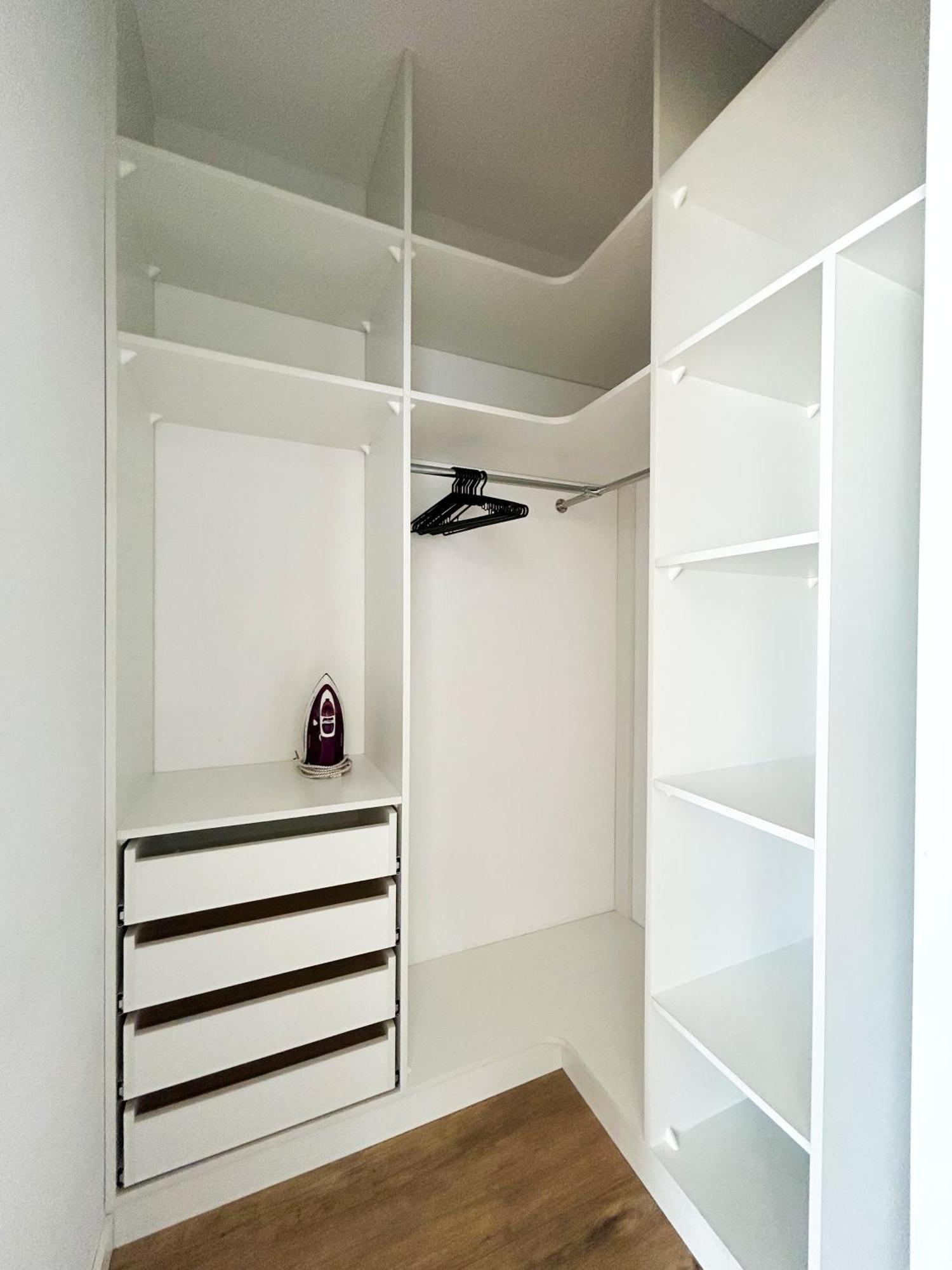 Apartment Lumina Stylish 3-room With Balcony