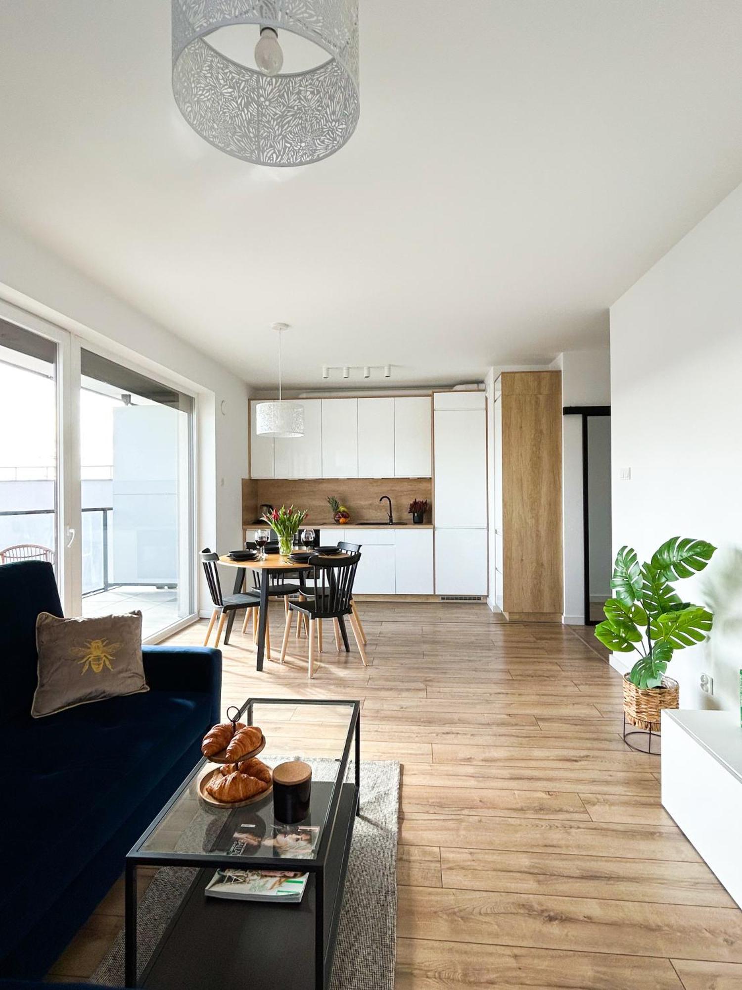 Lumina Stylish 3-room With Balcony Apartment