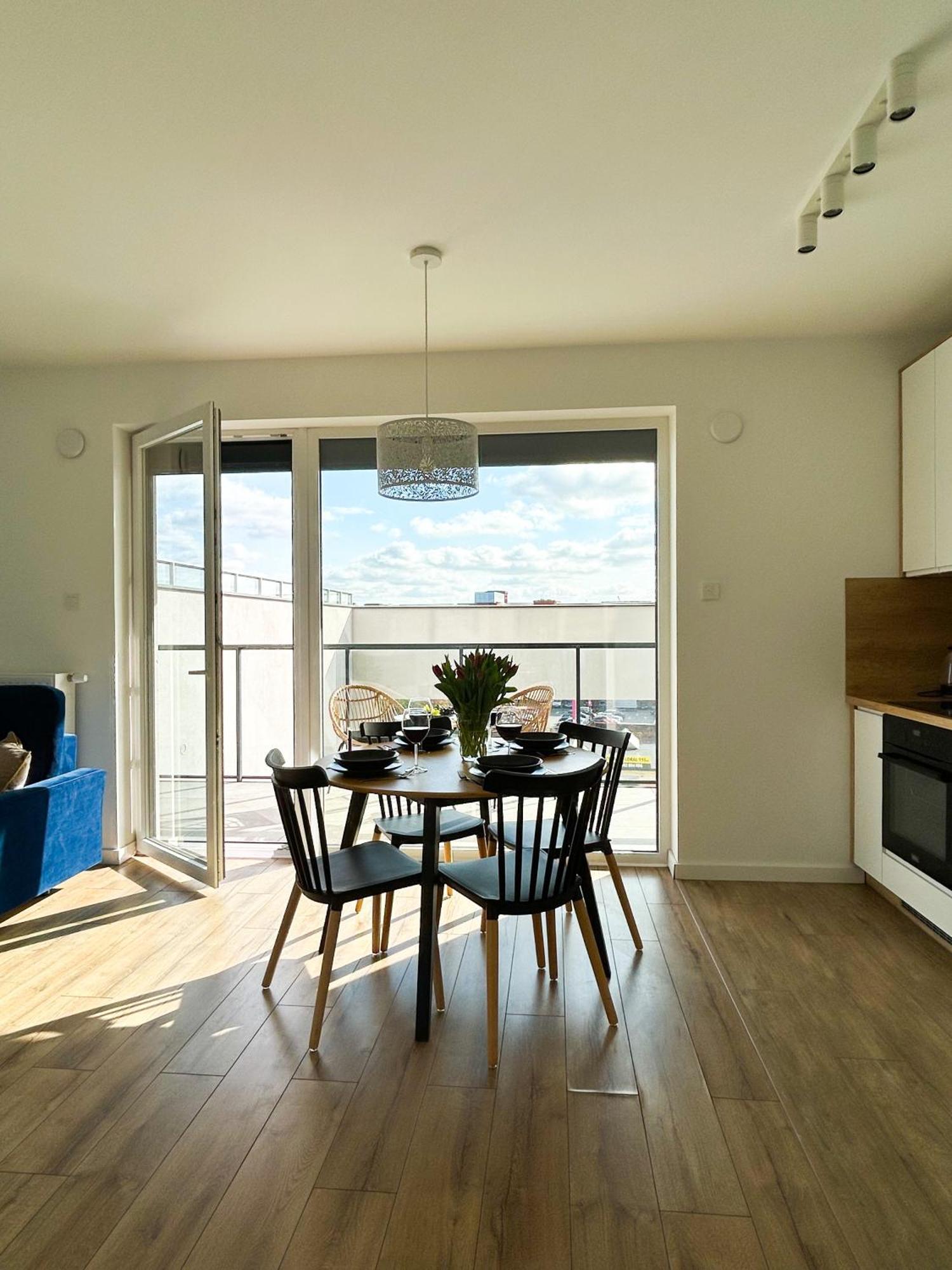 Apartment Lumina Stylish 3-room With Balcony