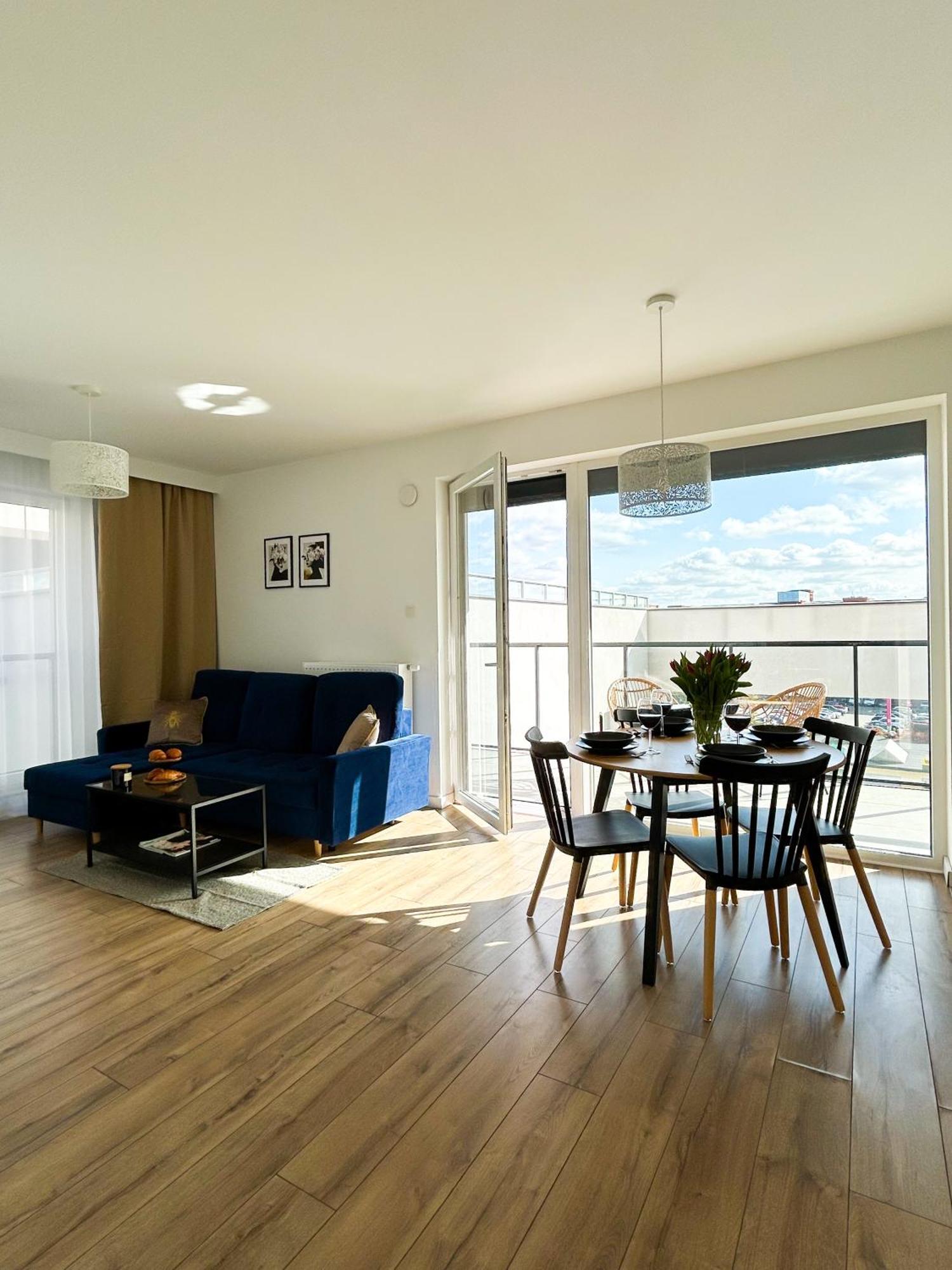 Lumina Stylish 3-room With Balcony Apartment Lodz (Lodz)